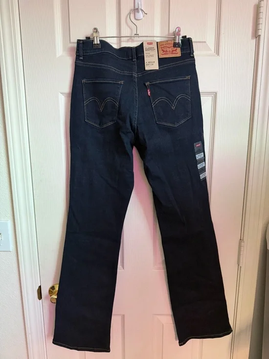 NWT Levi's Women's Dark Blue Bootcut Jeans - Picture 3 of 5